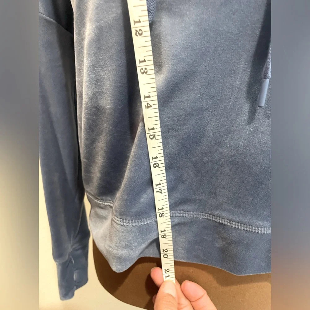 Offline by aerie cropped velour hooded top xs - Picture 8 of 9